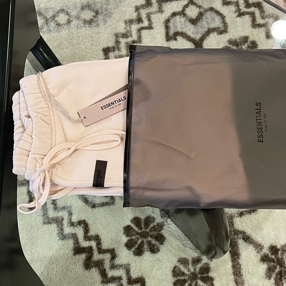 Fear Of God Essentials Sweatpant Egg Shell Small